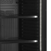 Schwarzer Glastürkühlschrank Innenansicht